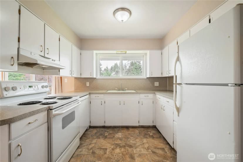 Property photo for 301 Cedar Street, Toledo photo 10