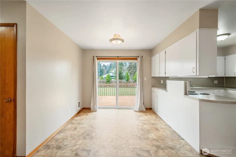 Property photo for 301 Cedar Street, Toledo photo 8