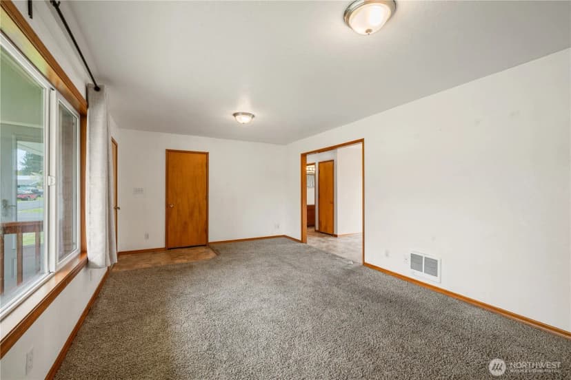 Property photo for 301 Cedar Street, Toledo photo 7