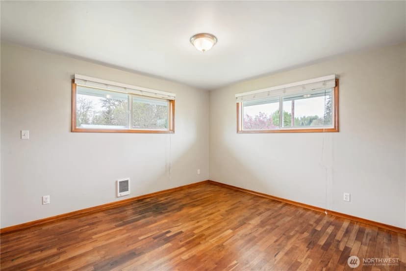 Property photo for 301 Cedar Street, Toledo photo 17