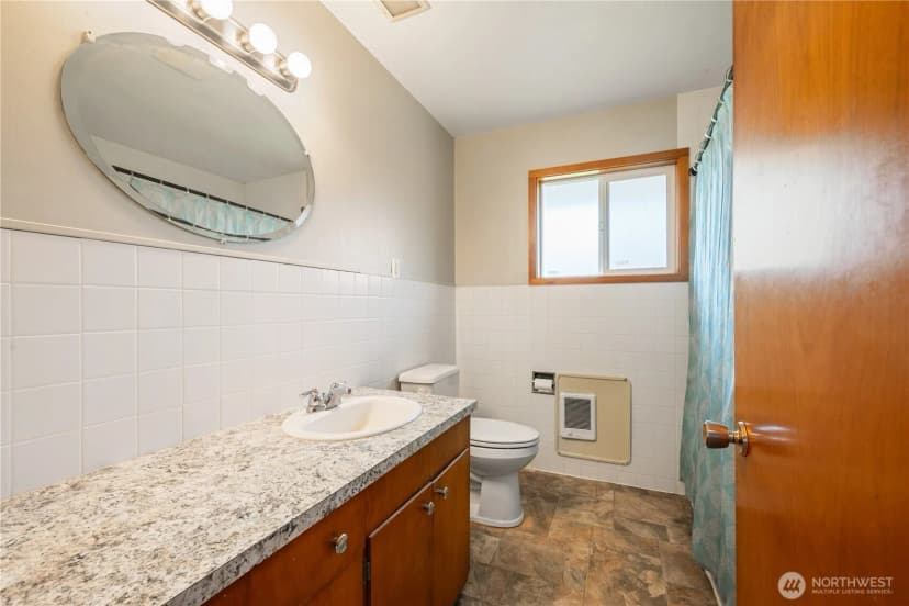 Property photo for 301 Cedar Street, Toledo photo 15