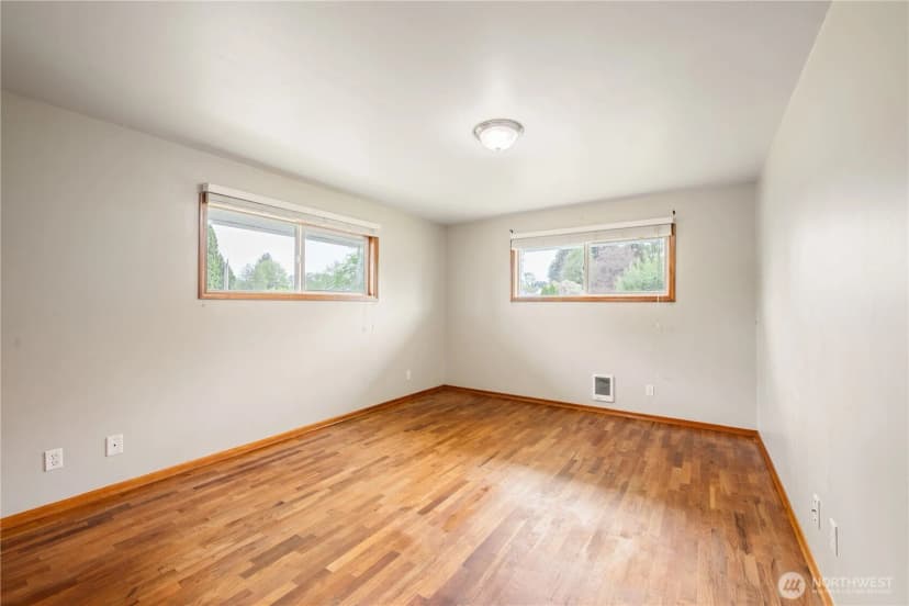 Property photo for 301 Cedar Street, Toledo photo 14