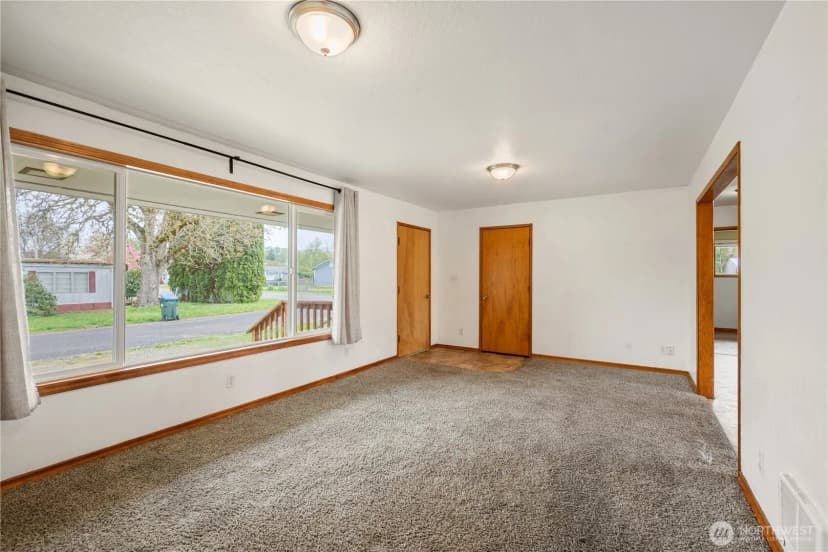 Property photo for 301 Cedar Street, Toledo photo 6