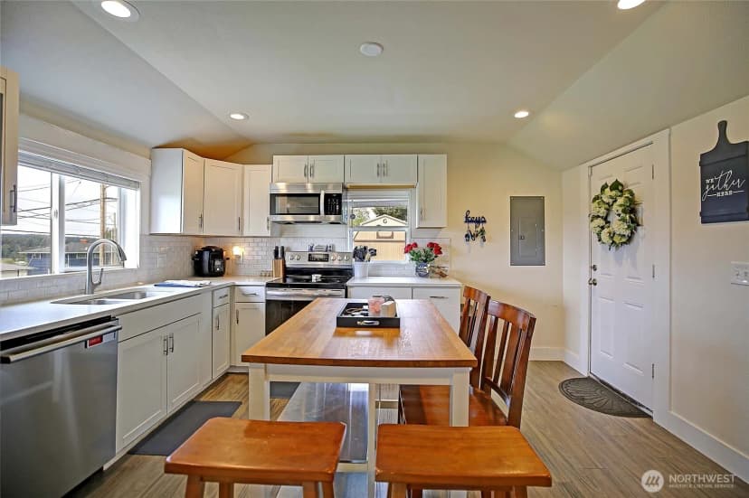 Property photo for 1320 Swantown Road, Oak Harbor photo 11