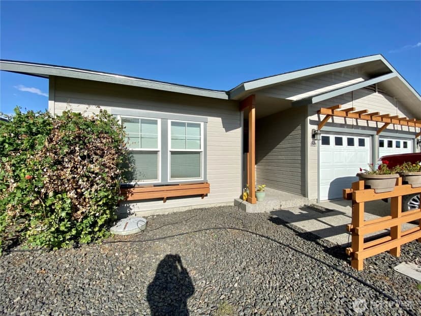 Property photo for 8021 Vialago Parkway, Zillah photo 2