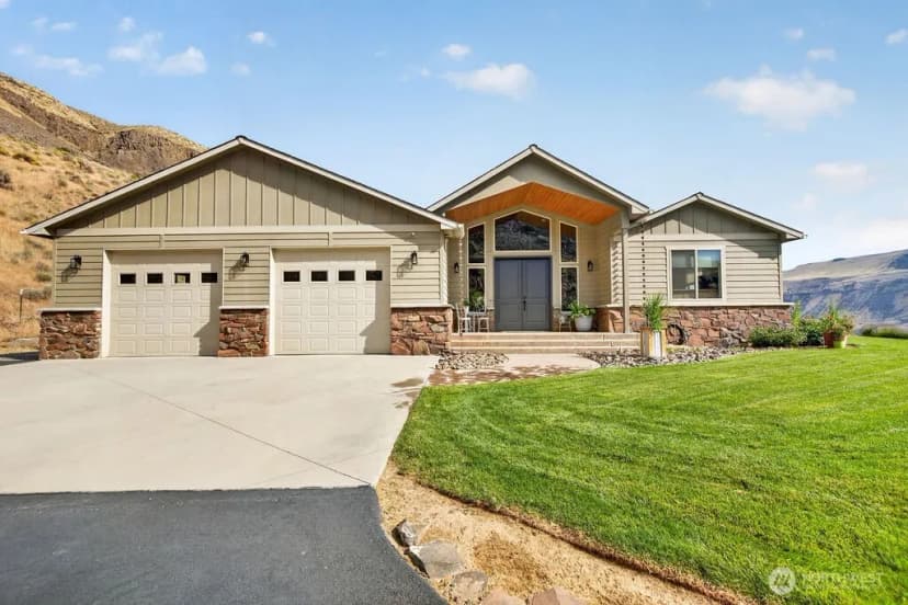 Property photo for 6696 Batterman Road, East Wenatchee