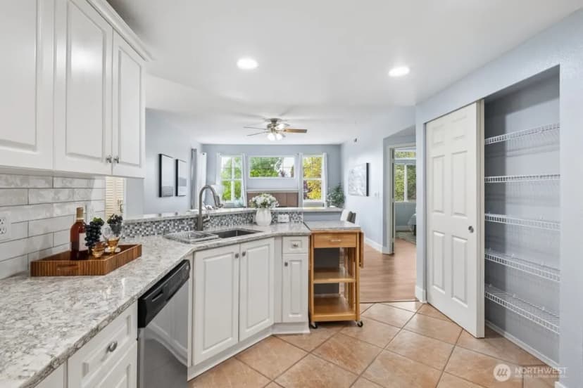 Property photo for 400 S 46th Place #b, Renton photo 15