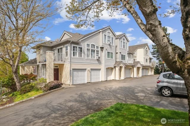 Property photo for 400 S 46th Place #b, Renton photo 2