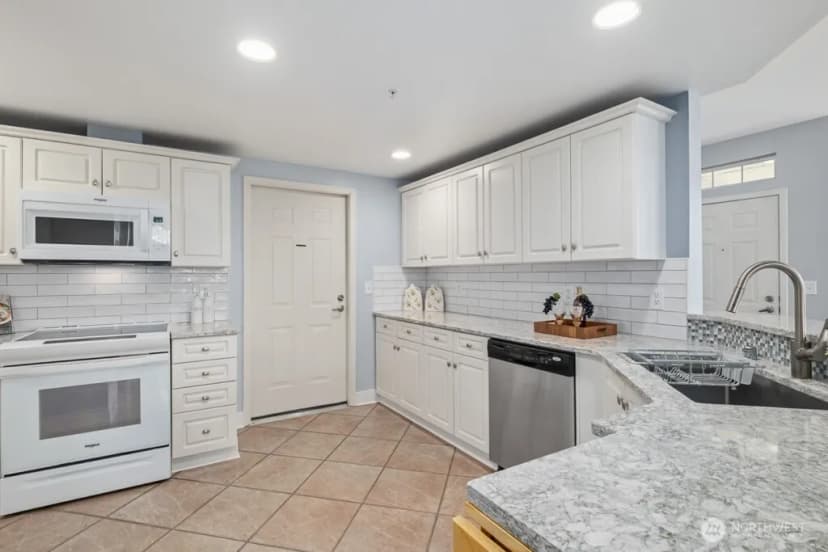 Property photo for 400 S 46th Place #b, Renton photo 14