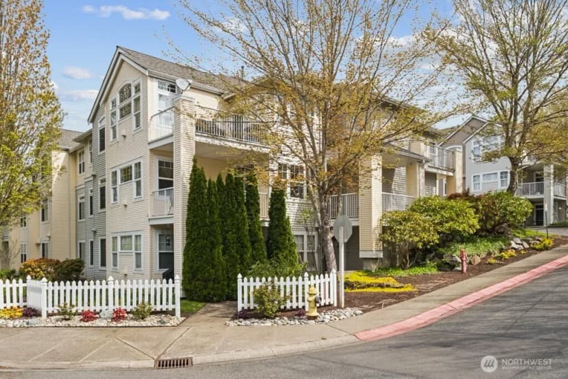 Property photo for 400 S 46th Place #b, Renton photo 27