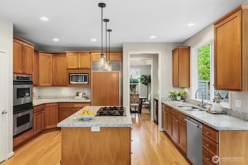 Property photo for 6323 Ne 130th Place, Kirkland photo 13