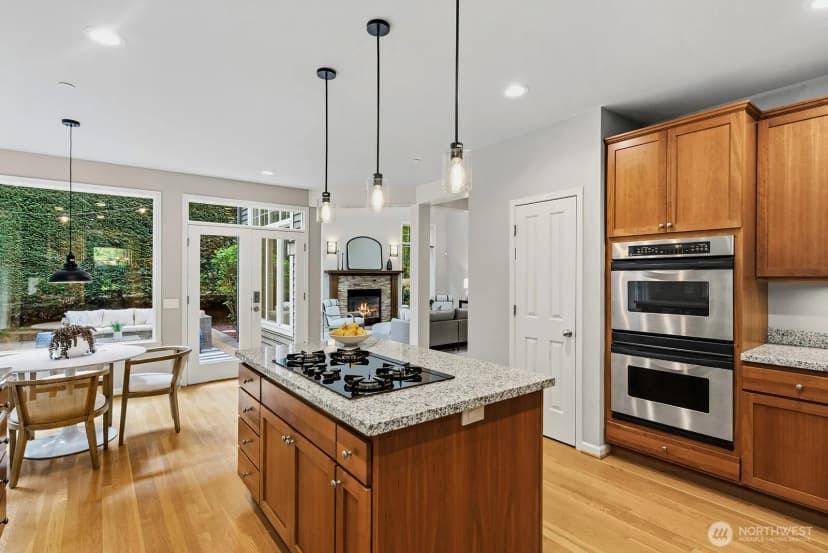 Property photo for 6323 Ne 130th Place, Kirkland photo 11