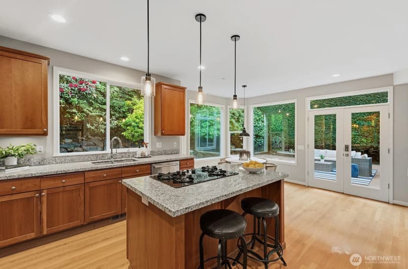 Property photo for 6323 Ne 130th Place, Kirkland photo 12