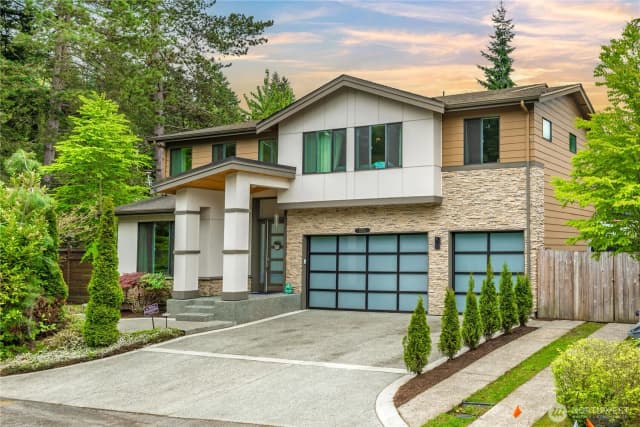 Property photo for 10351 Se 8th Street, Bellevue