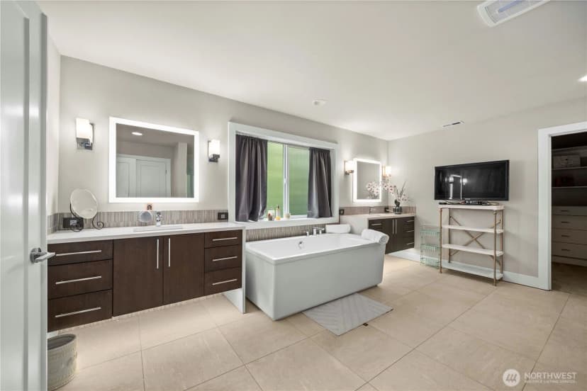 Property photo for 10351 Se 8th Street, Bellevue photo 23