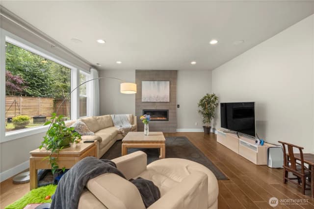 Property photo for 10351 Se 8th Street, Bellevue photo 5