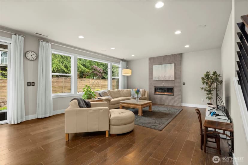 Property photo for 10351 Se 8th Street, Bellevue photo 4