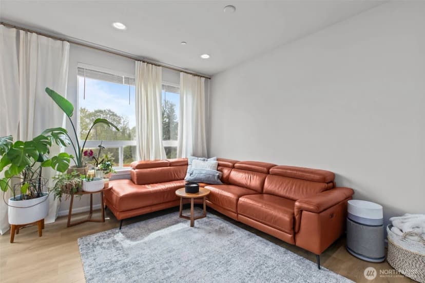 Property photo for 8226 S 132nd Street, Seattle photo 4