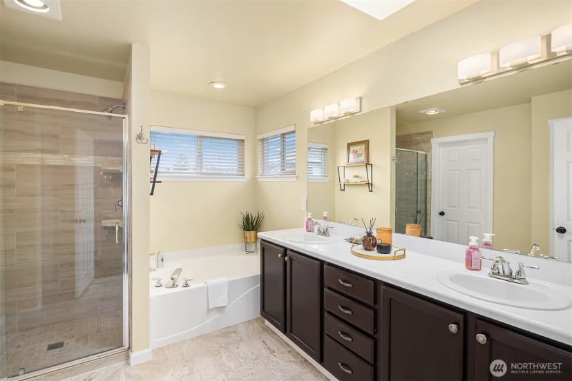 Property photo for 526 Rosario Avenue Ne, Renton photo 23