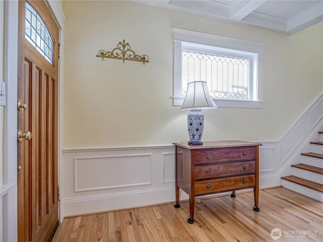 Property photo for 4026 Burke Avenue N, Seattle photo 5