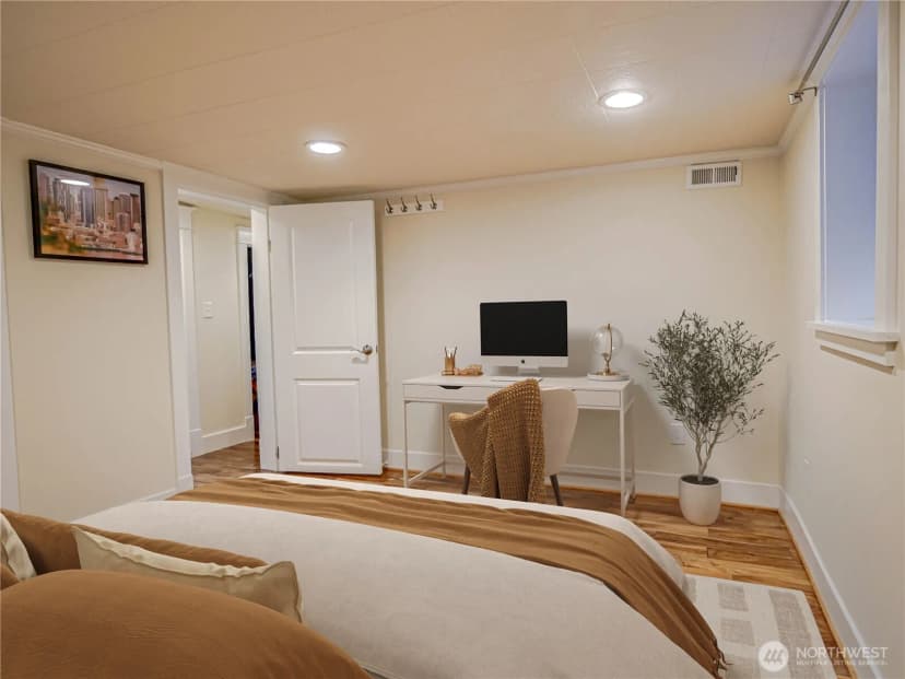 Property photo for 4026 Burke Avenue N, Seattle photo 30