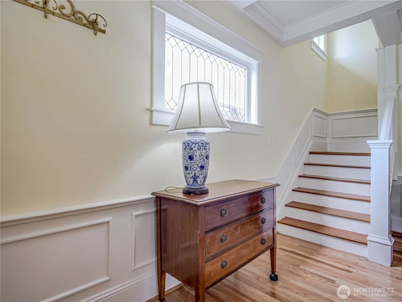 Property photo for 4026 Burke Avenue N, Seattle photo 6