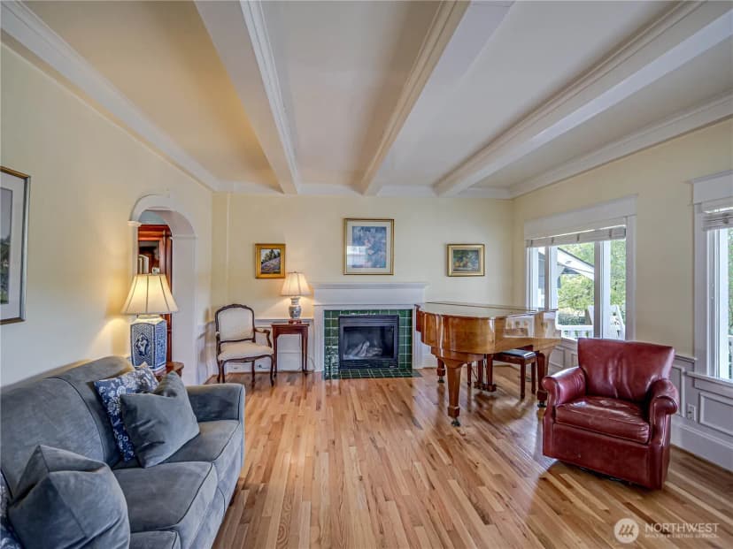 Property photo for 4026 Burke Avenue N, Seattle photo 7
