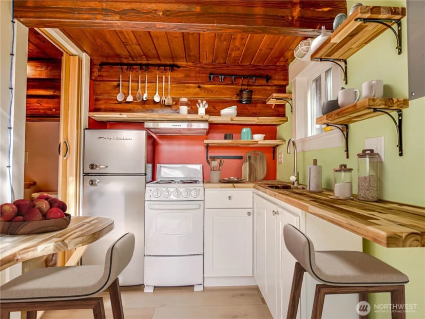 Property photo for 4026 Burke Avenue N, Seattle photo 34