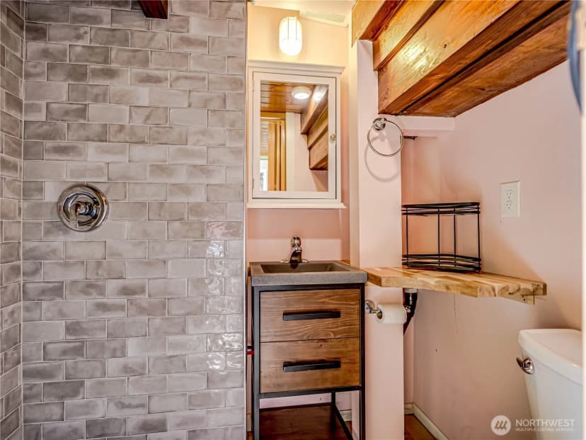 Property photo for 4026 Burke Avenue N, Seattle photo 35