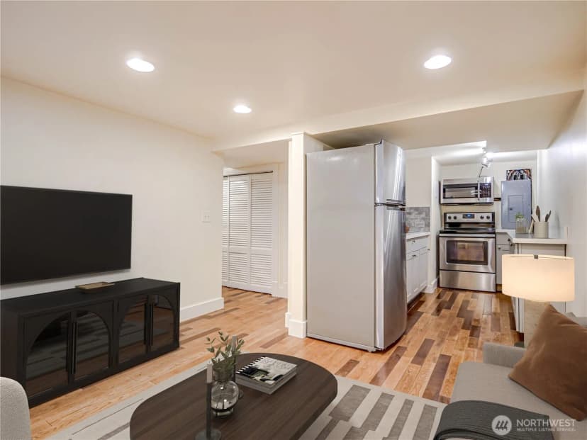 Property photo for 4026 Burke Avenue N, Seattle photo 27