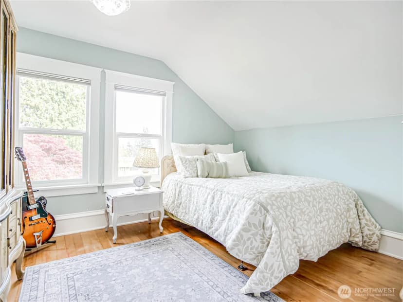 Property photo for 4026 Burke Avenue N, Seattle photo 20