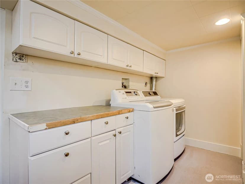 Property photo for 4026 Burke Avenue N, Seattle photo 25