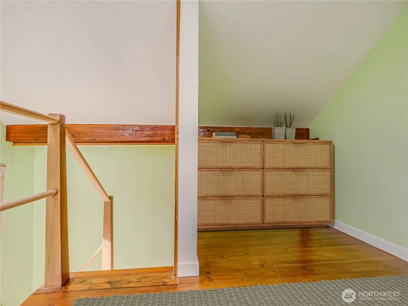 Property photo for 4026 Burke Avenue N, Seattle photo 37