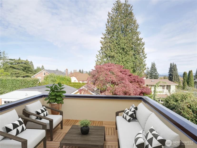 Property photo for 4026 Burke Avenue N, Seattle photo 19