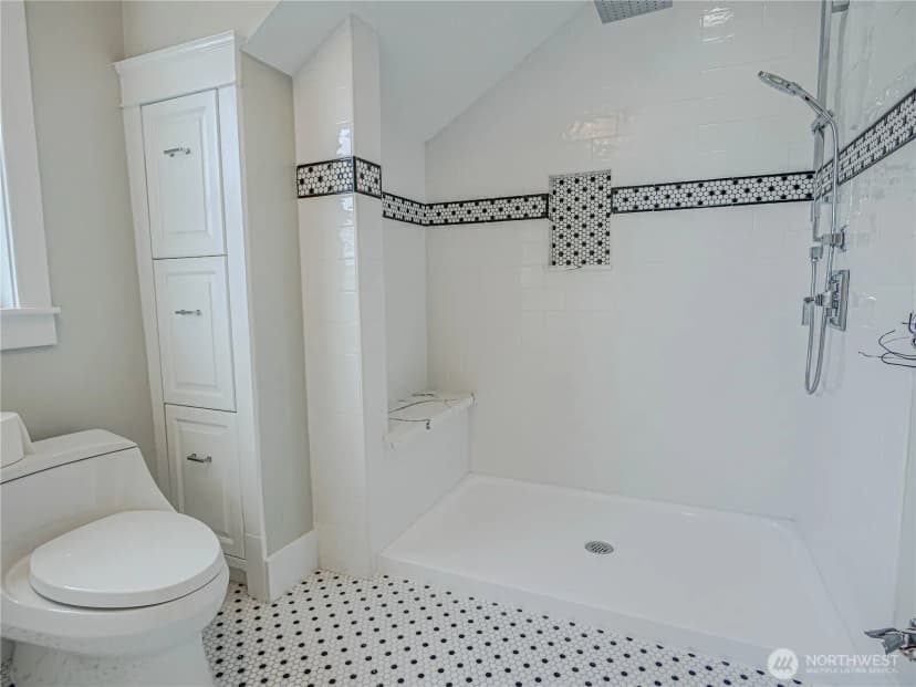 Property photo for 4026 Burke Avenue N, Seattle photo 24