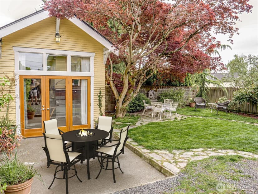 Property photo for 4026 Burke Avenue N, Seattle photo 32