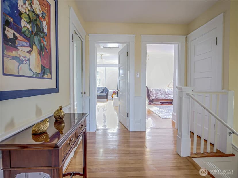 Property photo for 4026 Burke Avenue N, Seattle photo 15