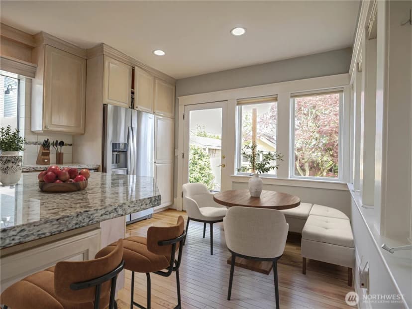 Property photo for 4026 Burke Avenue N, Seattle photo 13