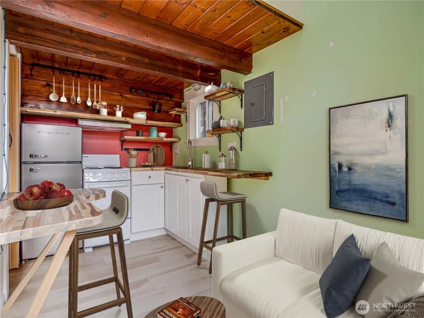 Property photo for 4026 Burke Avenue N, Seattle photo 33