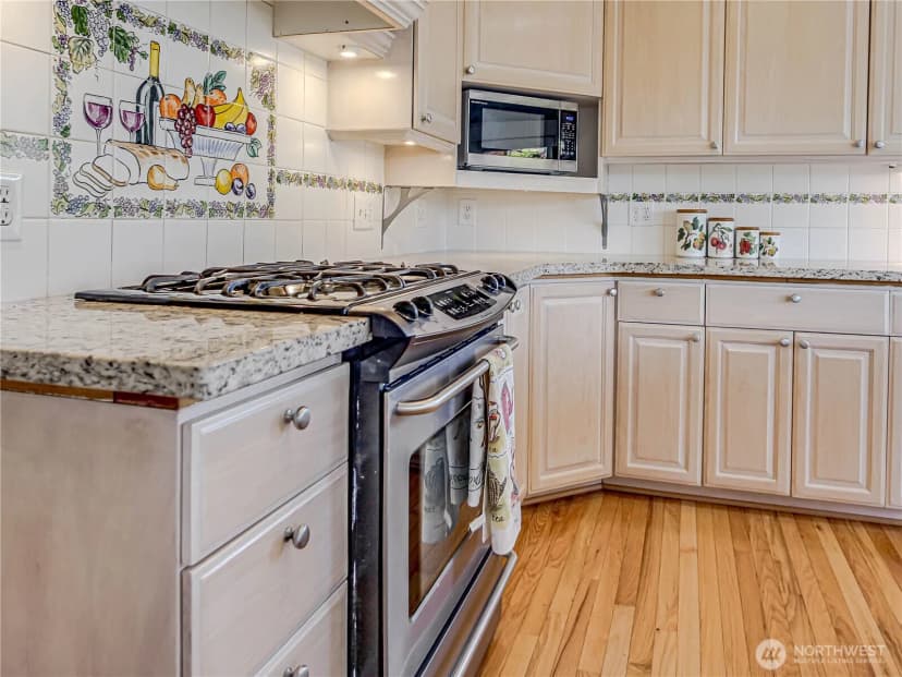 Property photo for 4026 Burke Avenue N, Seattle photo 12
