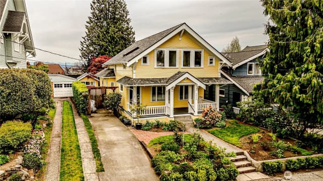 Property photo for 4026 Burke Avenue N, Seattle photo 2