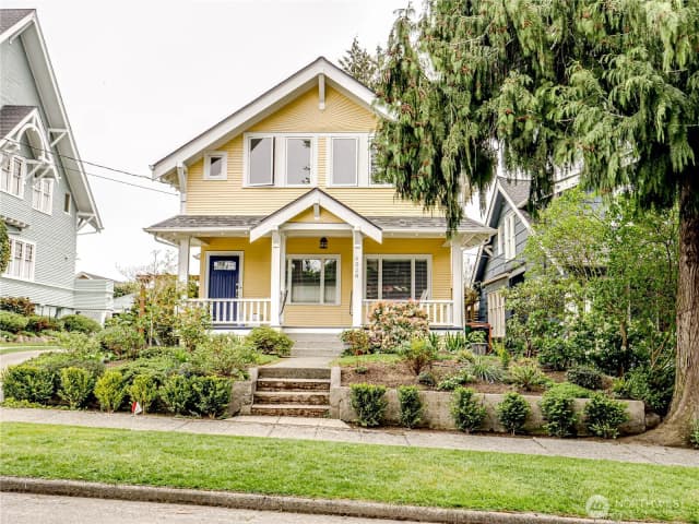 Property photo for 4026 Burke Avenue N, Seattle