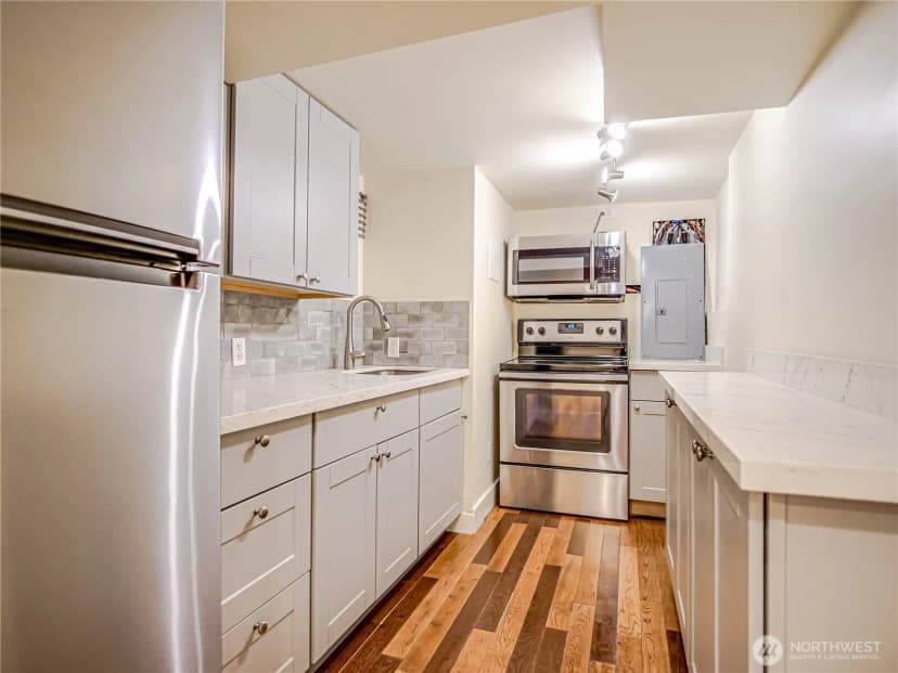 Property photo for 4026 Burke Avenue N, Seattle photo 28