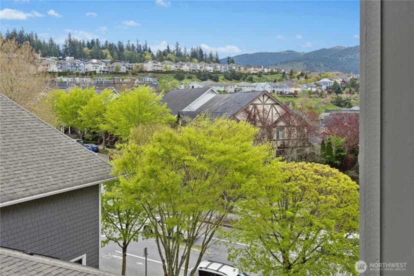Property photo for 1880 25th Avenue Ne #413, Issaquah photo 4