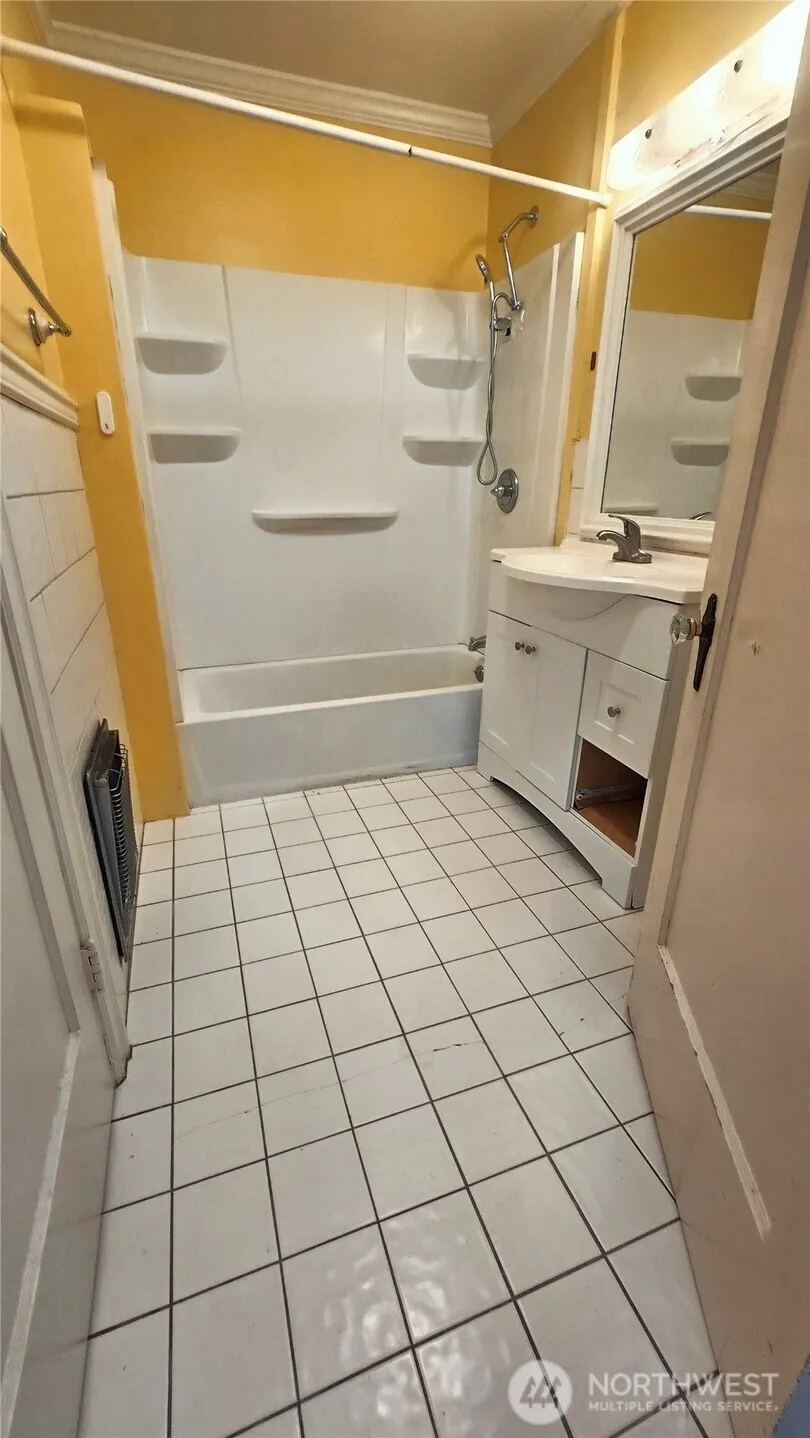 Property photo for 1408 S 12th Street, Mount Vernon photo 17
