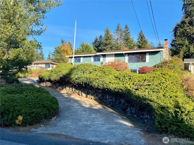 Property photo for 3700 Harbel Drive Ne, Bremerton photo 5