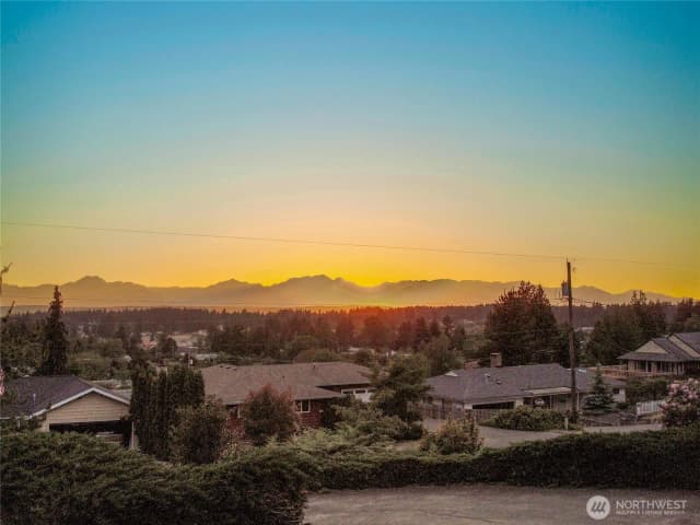Property photo for 3700 Harbel Drive Ne, Bremerton photo 2
