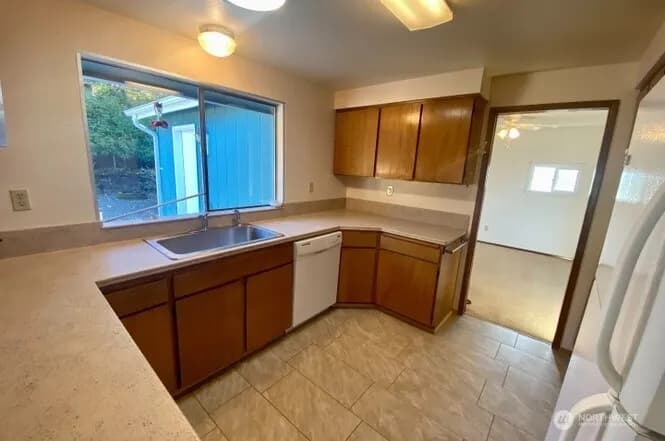 Property photo for 3700 Harbel Drive Ne, Bremerton photo 7