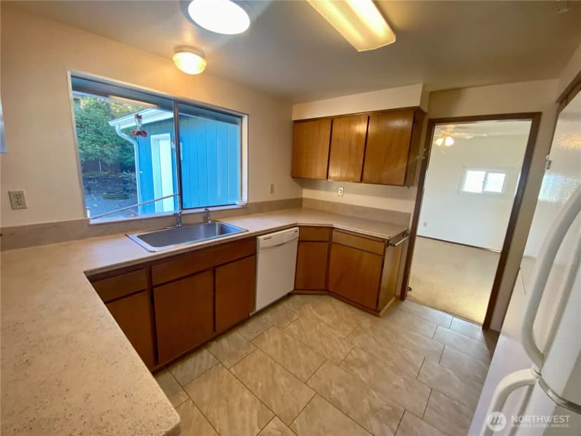 Property photo for 3700 Harbel Drive Ne, Bremerton photo 20