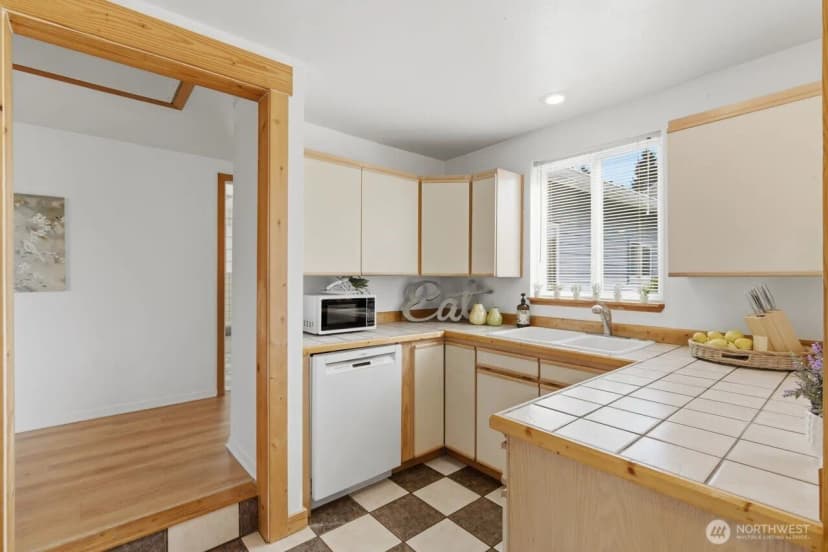 Property photo for 21204 3rd Avenue S, Des Moines photo 11